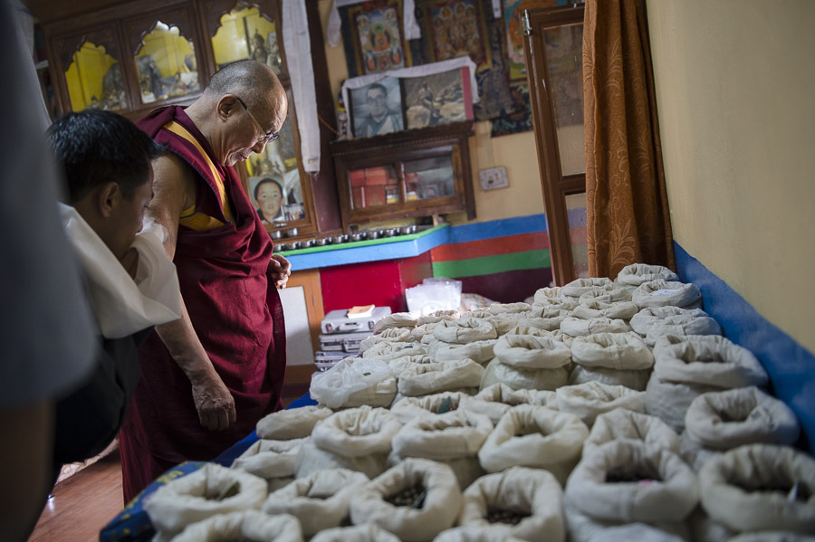 Amchi laboratory with Dalailama